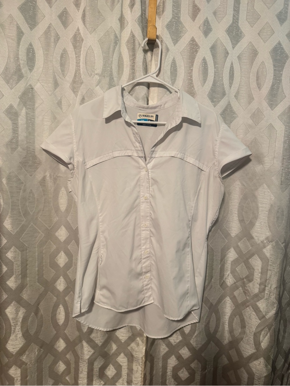 Magellan Outdoors White Short Sleeve Button-Down Shirt